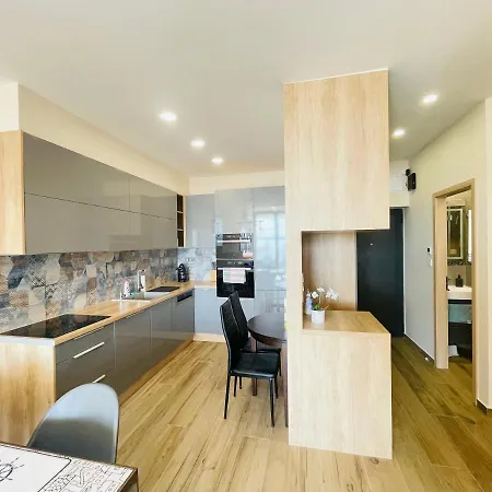 Panorama Deluxe - Pool & Free Parking Apartment