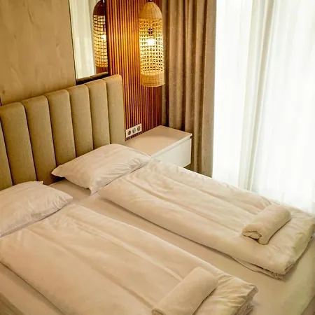 Panorama Deluxe - Pool & Free Parking Apartment Alsoors