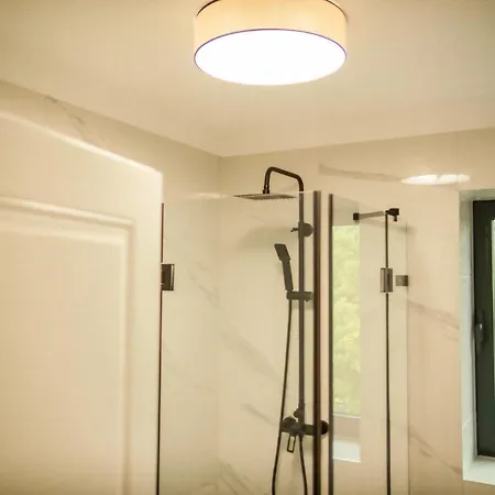 Panorama Deluxe - Pool & Free Parking Apartment *