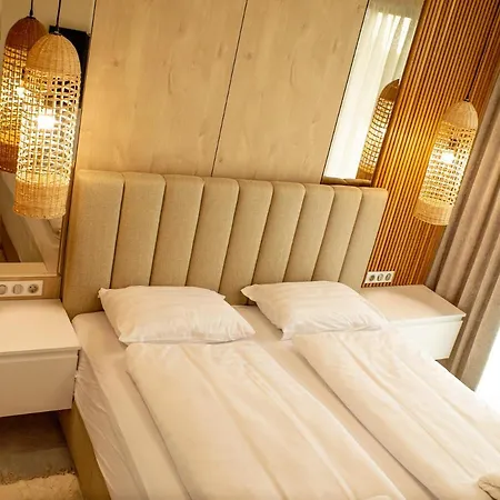 Apartman Panorama Deluxe - Pool & Free Parking *