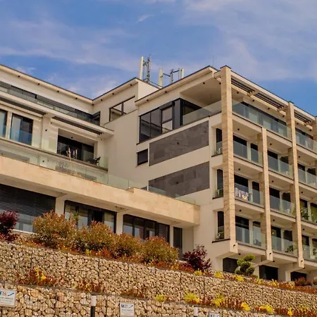 Apartment Panorama Deluxe - Pool & Free Parking *